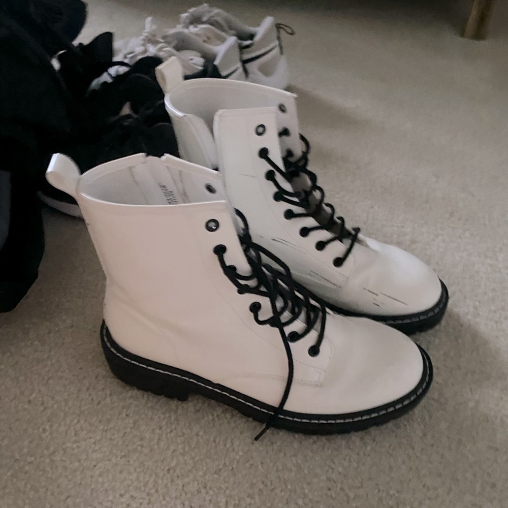 Lightly worn white (look alike) doc martens!! size 10W